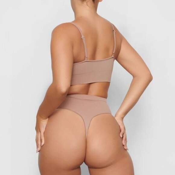 SKIMS mid waist seamless sculpt sienna thong women's size large -XL New - Picture 2 of 6